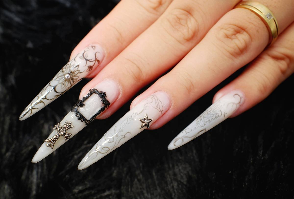 Side-by-side comparison: left shows generic stencil leaking polish on curved nail; right shows custom template hugging nail contour cleanly